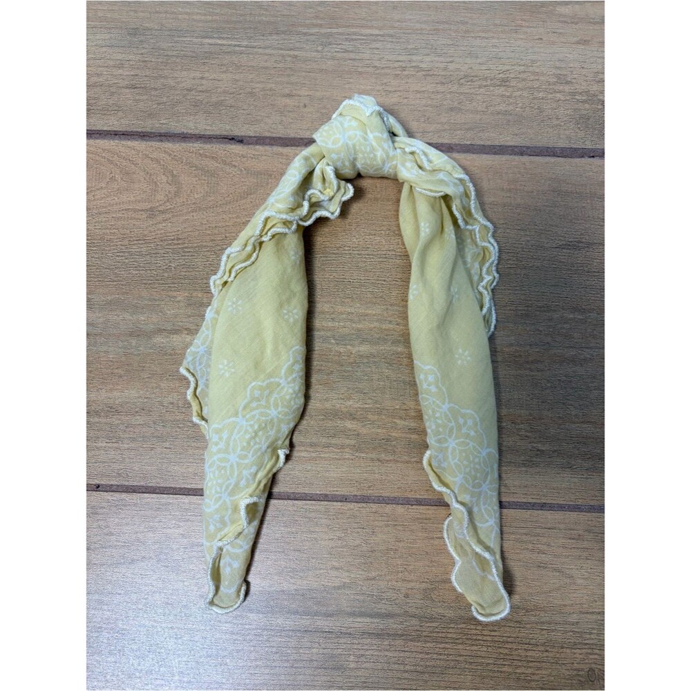 VINTAGE- Scalloped Edge Butter Yellow Neck Scarf 20β